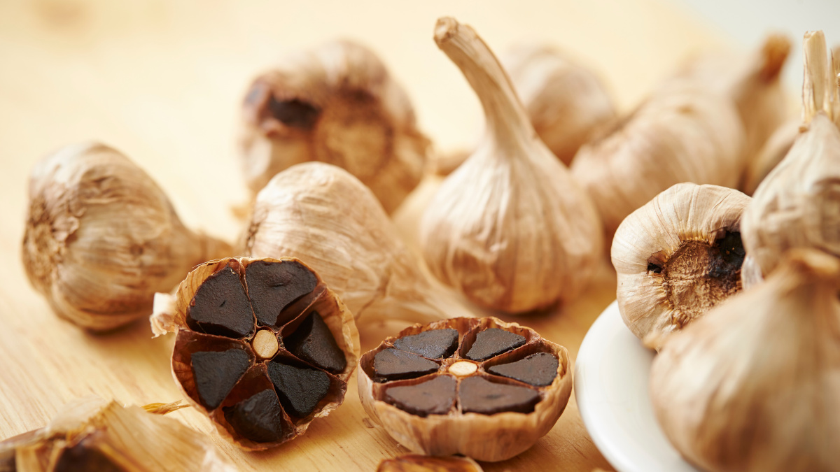 Fermented black garlic